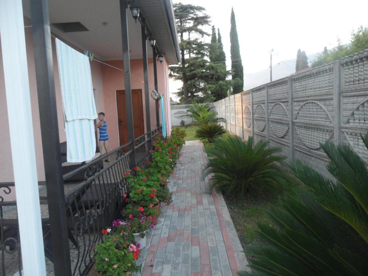 Alakhadze Galina Guest House المظهر الخارجي الصورة